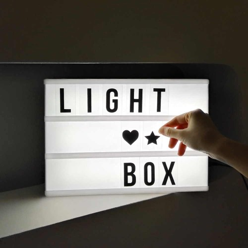 ŠVIEČIANTI LED LENTA SPALVOTA (30 X 22 CM)