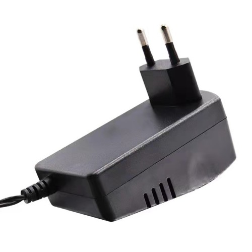 UNIVERSALUS KINTAMOSIOS SROVĖS ADAPTERIS UNIVERSALUS KINTAMOSIOS SROVĖS ADAPTERIS