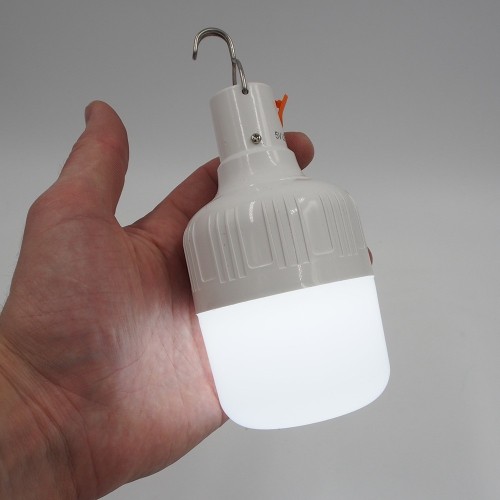 UNIVERSALUS LED ŠVIESTUVAS UNIVERSALUS LED ŠVIESTUVAS