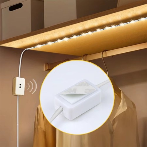 LED JUOSTELĖ SU JUNGIKLIU 3M