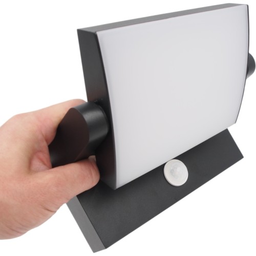 LED LAUKO ŠVIESTUVAS SU JUDESIO DAVIKLIU LED LAUKO ŠVIESTUVAS SU JUDESIO DAVIKLIU