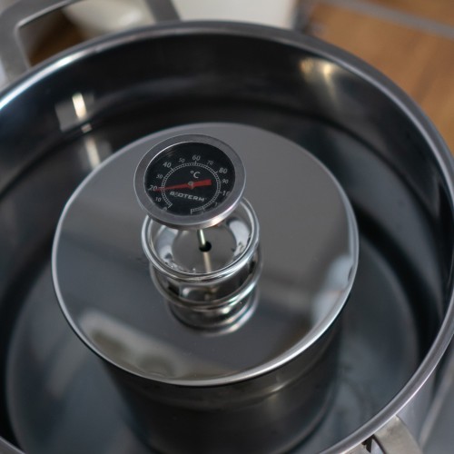 SLĖGINĖ KUMPIO VIRYKLĖ 3 KG SU TERMOMETRU, MAIŠELIAIS IR PRIESKONIAIS SLĖGINĖ KUMPIO VIRYKLĖ 3 KG SU TERMOMETRU, MAIŠELIAIS IR PRIESKONIAIS